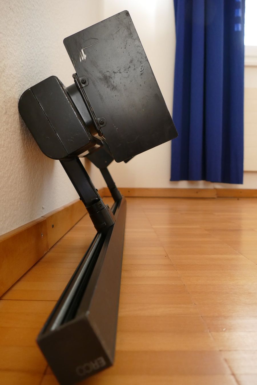 Lampadari & plafoniere: Erco-Stromschiene mit 2 Studio-Strahlern – Usato da Urdorf venduto da Toedi8902 2