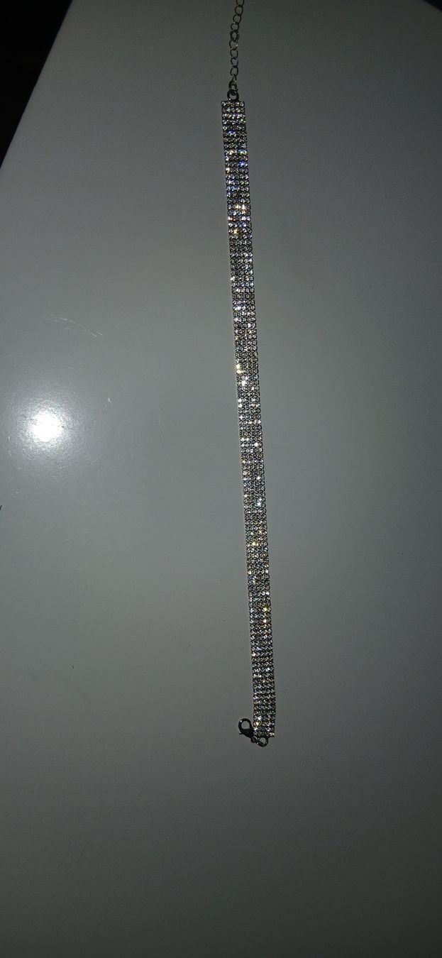 Colliers: Choker-Kette mit Steinchen – D'occasion à Bettingen par z_nina11
