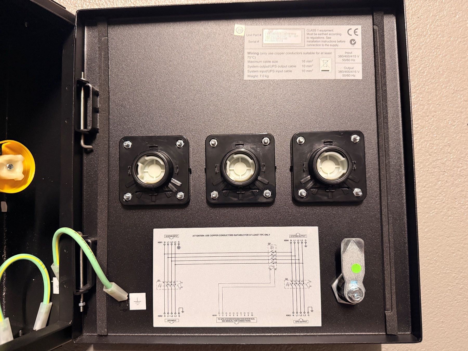 Apc Componenti elettronici: APC Maintenance Bypass Panel 10-20kW_mit Kabelverschraubung – Usato da Brütten venduto da Trinity_ch 2