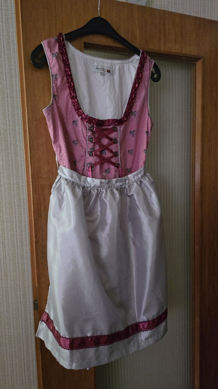 Robes: Dirndl 40/42 – D'occasion à Jona par baccara55