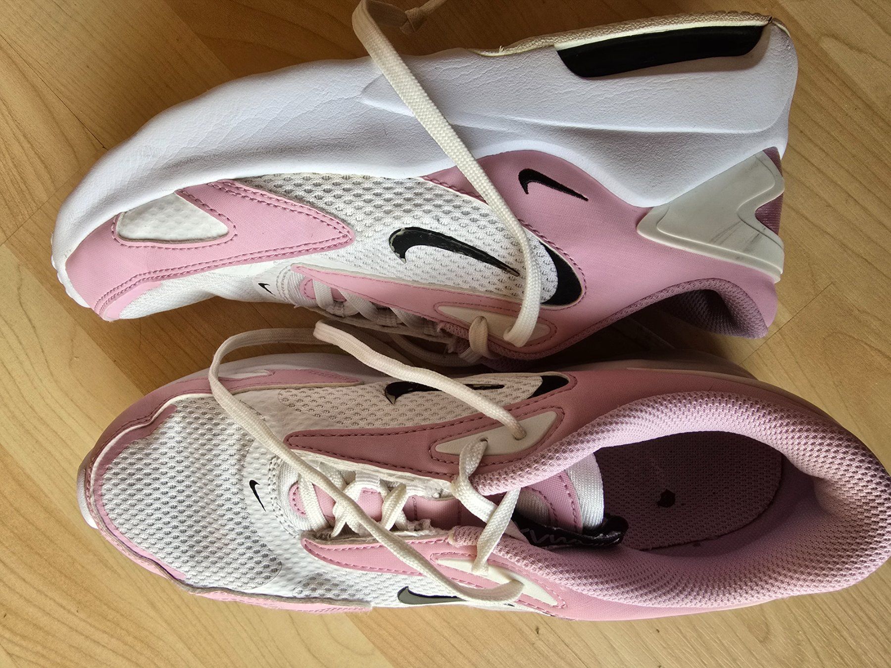 Nike Schuhe für Mädchen: Nike Air Max Gr.38.5 rosa/weiss Schuhe – Gebraucht aus Deitingen von Kommissar 1