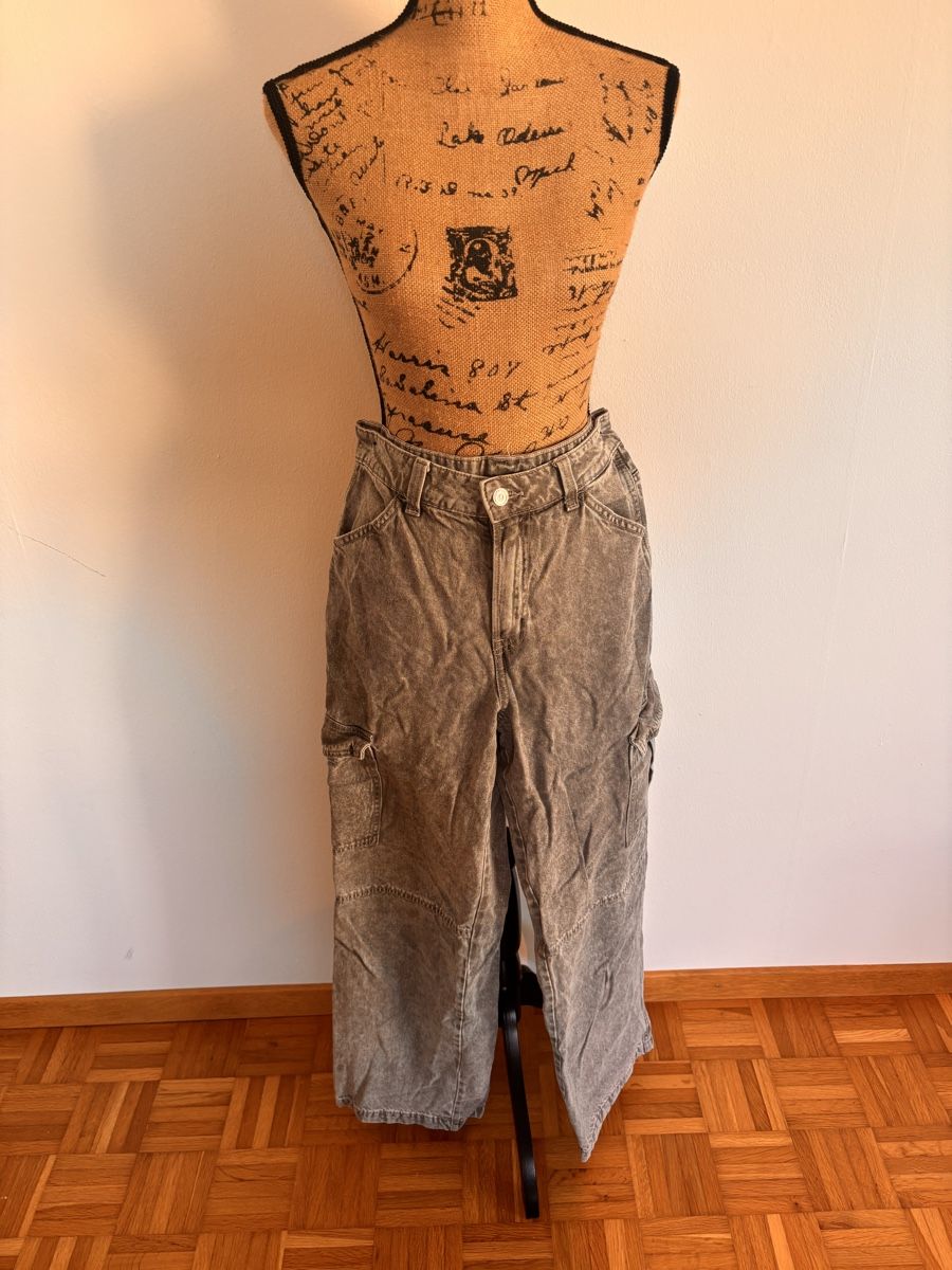 Pantaloni: Graue Cargo Hose, stonewashed, vintage Look, Grösse 38 – Usato da Fraubrunnen venduto da Sxhiina01 1