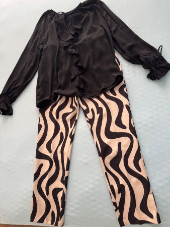 Elegante Liu Jo Hosen mit schwarzer Bluse Grösse M