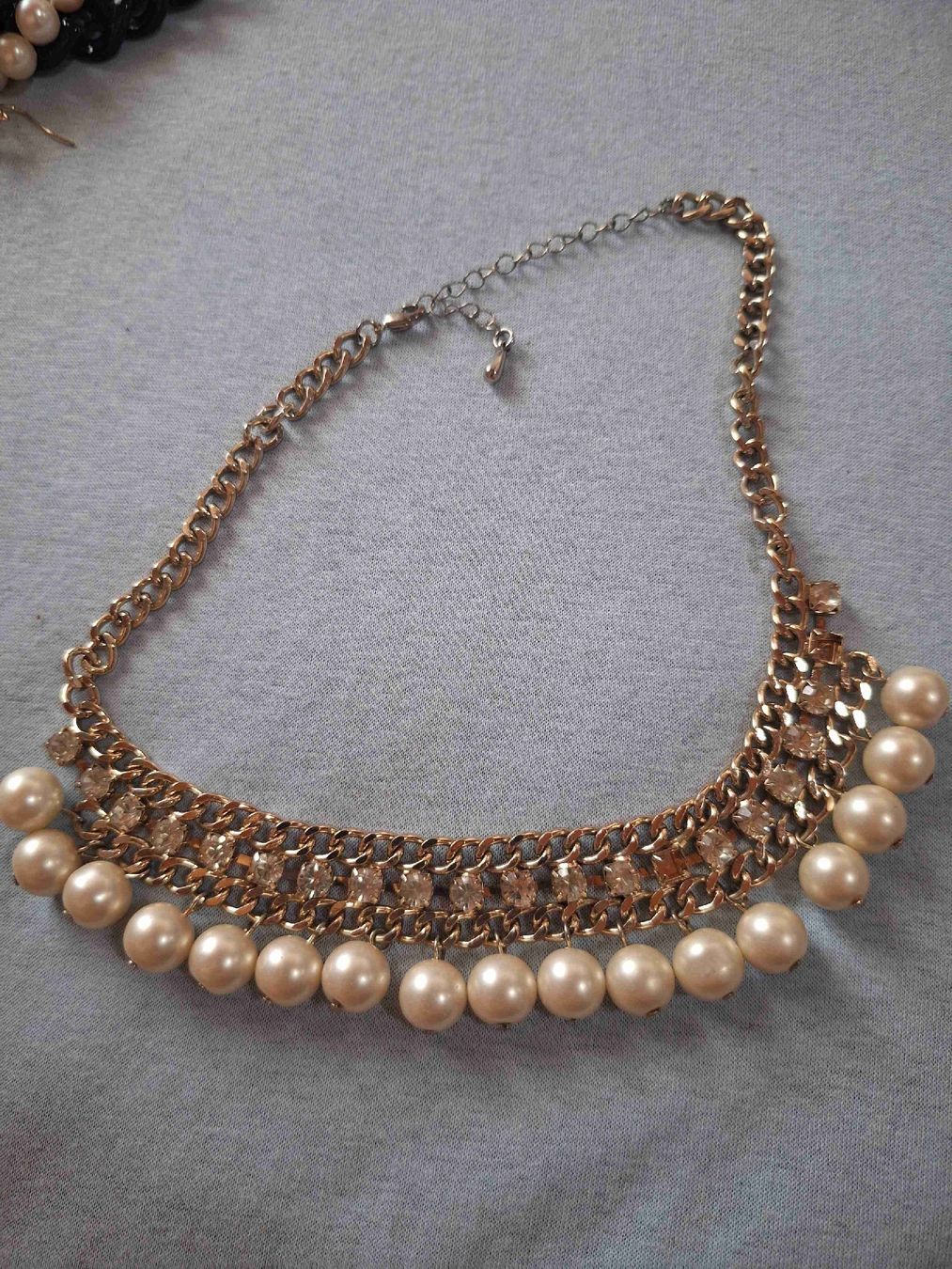 Altri gioielli: Magnifique Collier Perles et Strass Doré – Difettoso da Tannay venduto da v1n1p00h