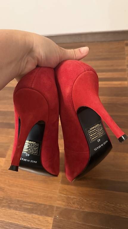 Damenschuhe: Rote echte Wildleder Pumps – Gebraucht aus Winterthur von Mausklick75 2
