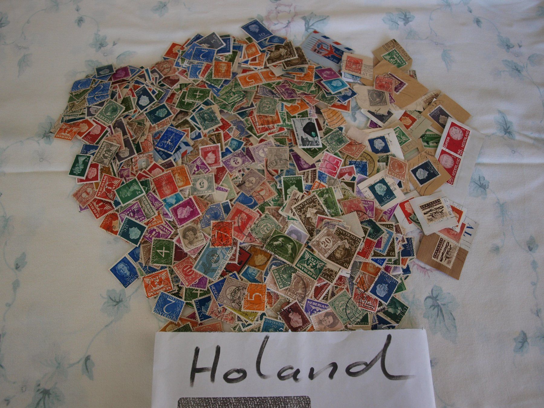 Tutti i francobolli: Holland ca 1300 Marken = 90 g .Gebraucht – Usato da Aarau venduto da Marcele0
