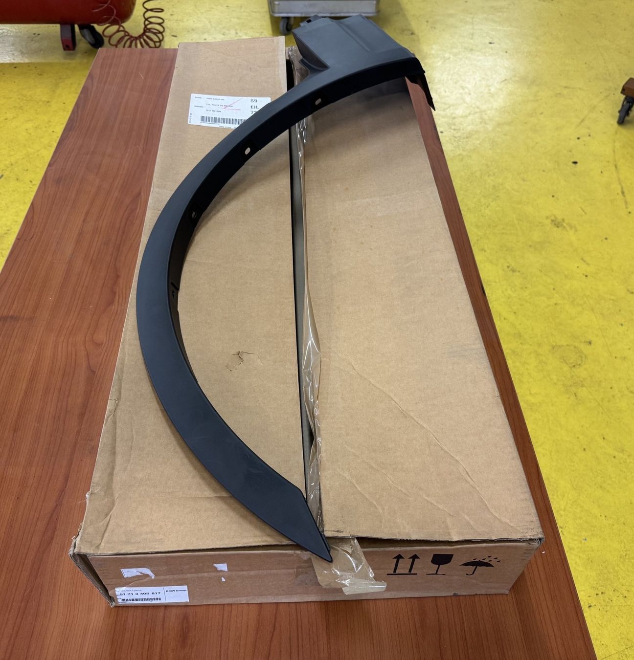 BMW Tutti pezzi di ricambio auto: BMW X3 E83 élargisseur d'aile avant gauche – Nuovo (secondo la descrizione) da Satigny venduto da rfo59 3