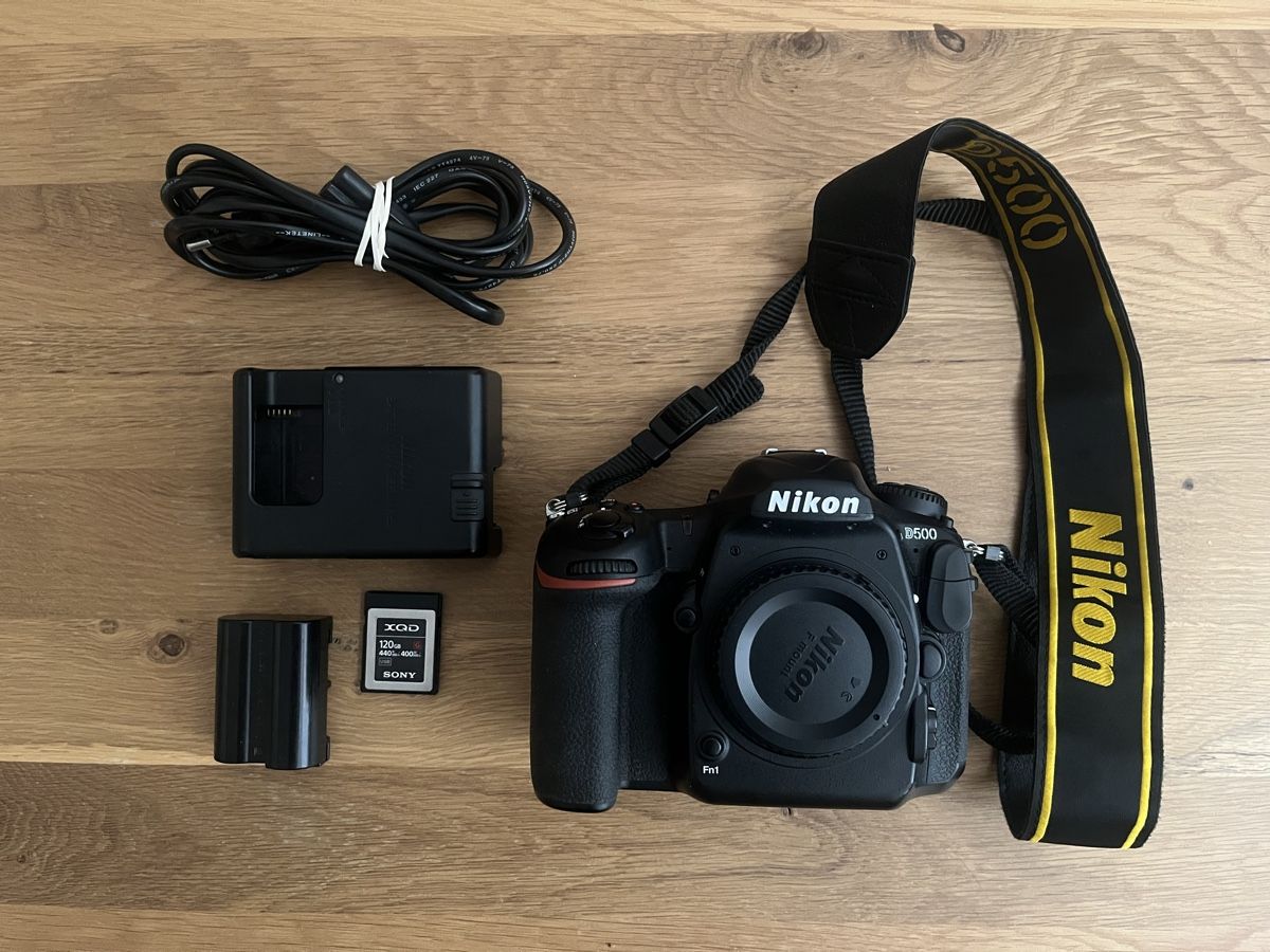 Nikon Kamera: Nikon D500 Body mit Zubehör – Gebraucht aus Binningen von Mineralien