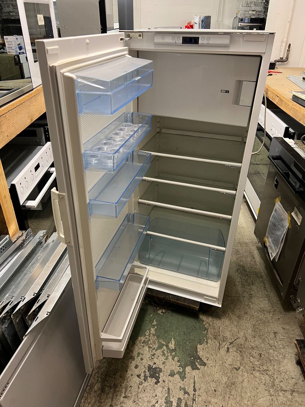 Frigoriferi: Fust Einbau Kühlschrank 127 cm Gratis Lieferung – Usato da Tuggen venduto da Nikihaushaltsgeraete 1