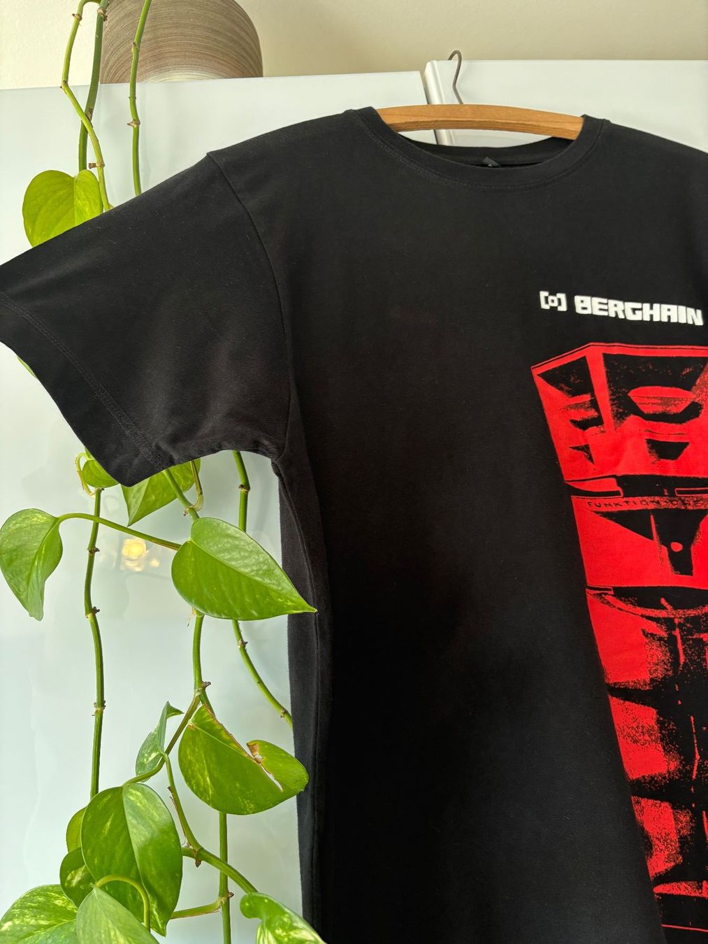 T-shirt: BERGHAIN Shirt Gr. S – Usato da Zürich venduto da missmodernage 2