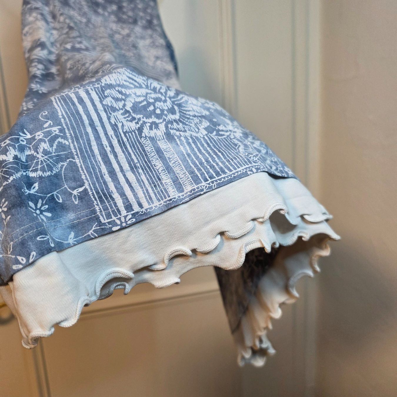 Tops: Längeres Top Gr. M Hellblau Print – Gebraucht aus Wald ZH von CapLux 1