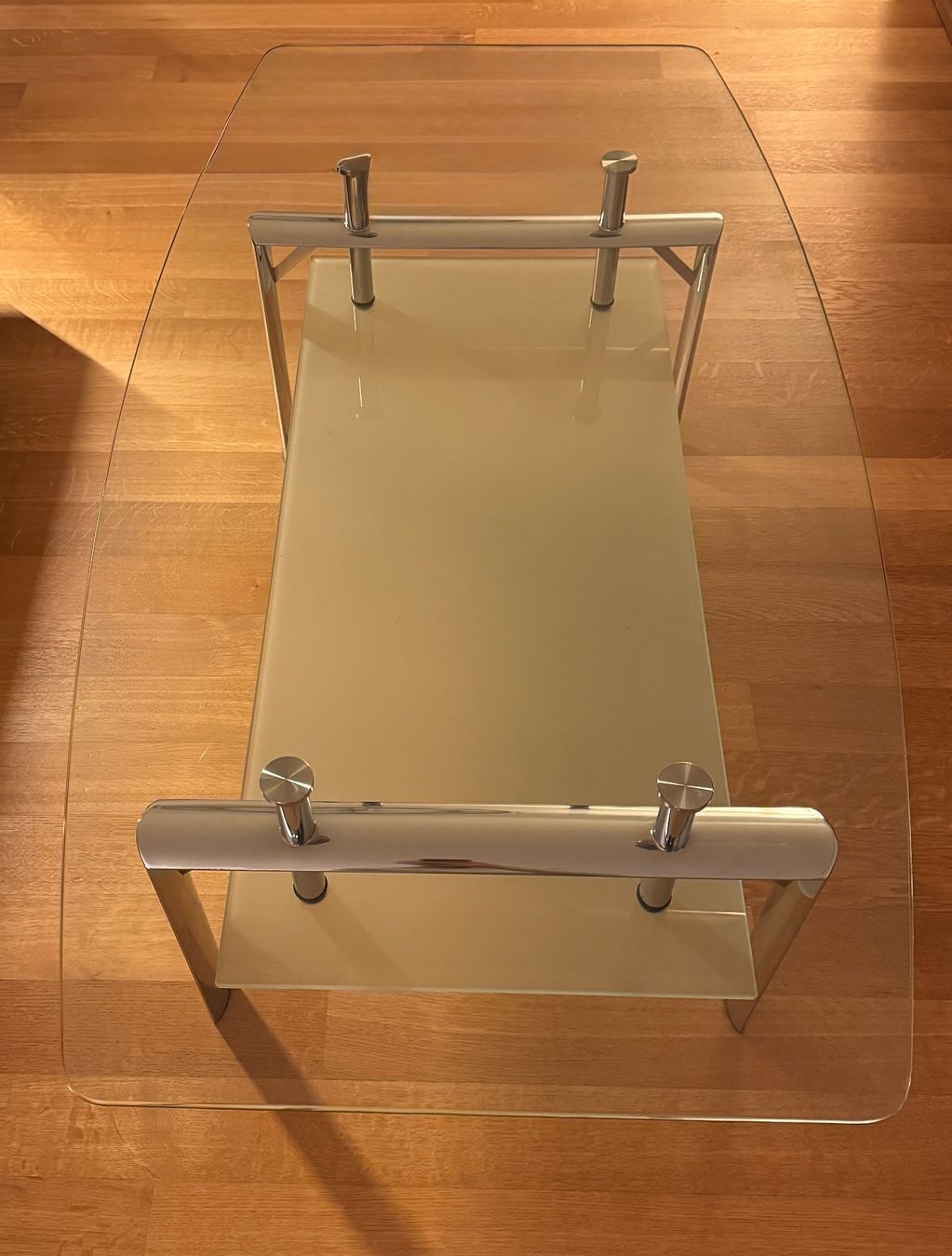 Tavoli: Glas Couchtisch mit Zwischenablage – Usato da Belp venduto da Kevin.02