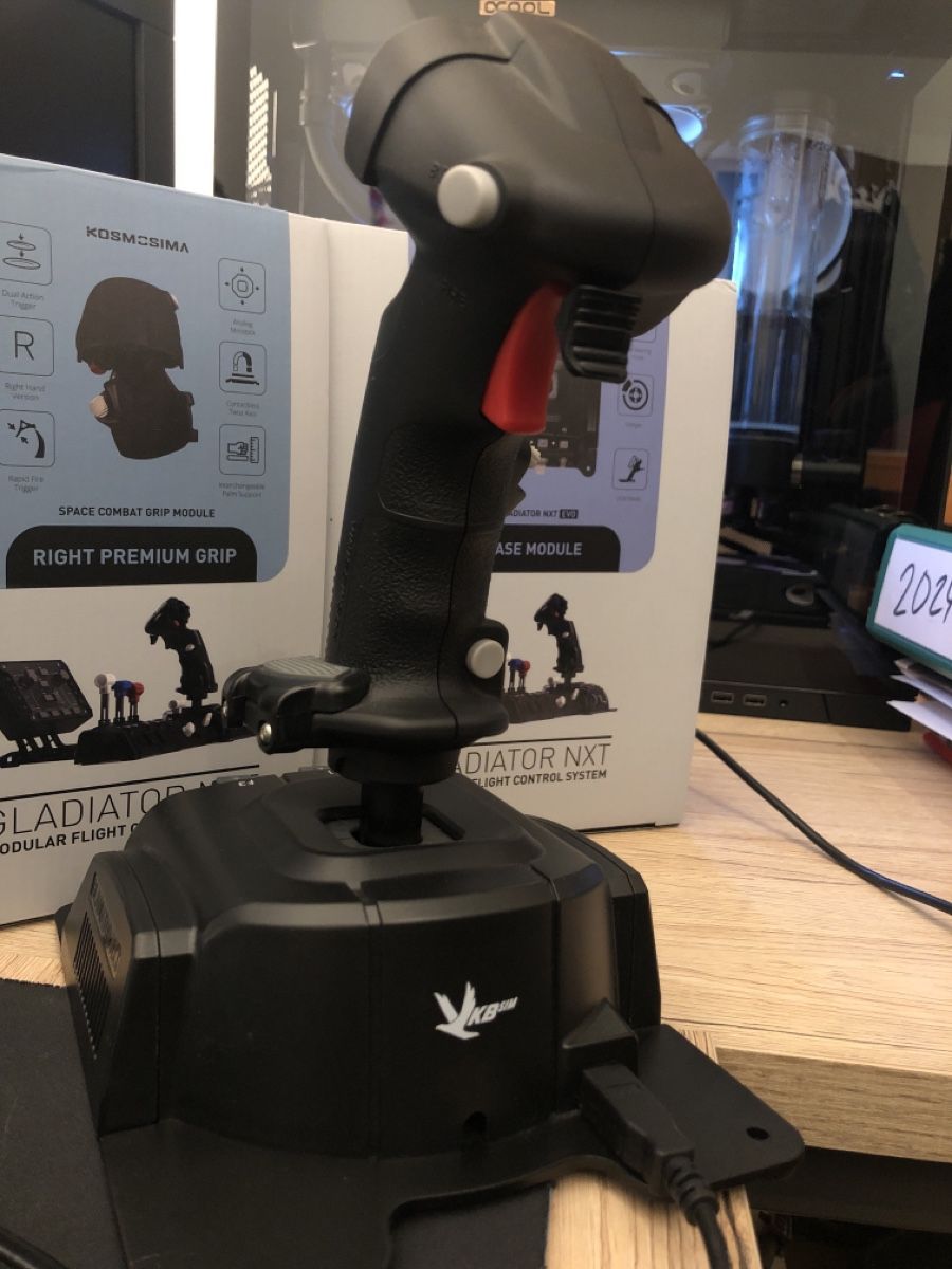 Controller: VKB Gladiator NXT EVO – Neu und originalverpackt aus Uttwil von  1
