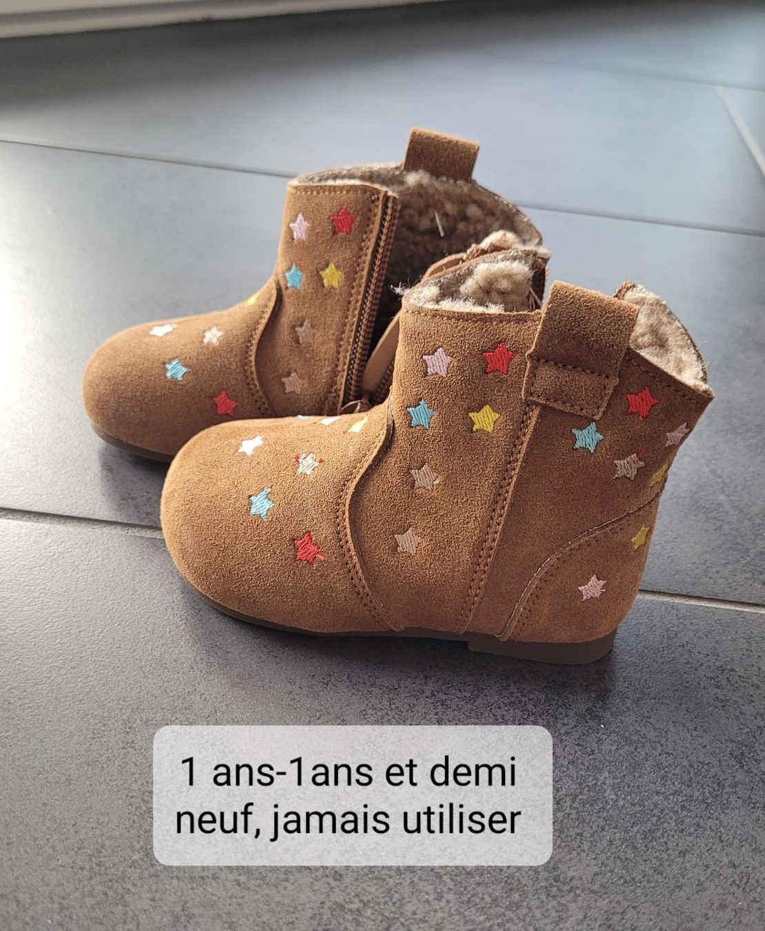Scarpe per ragazzi: Chaussures bébé – Usato da Collombey venduto da Ollyworks 2