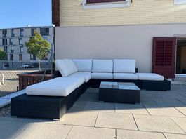 Ratanlounge mit Sitzkissen