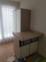 Schrank und Wickelkommode