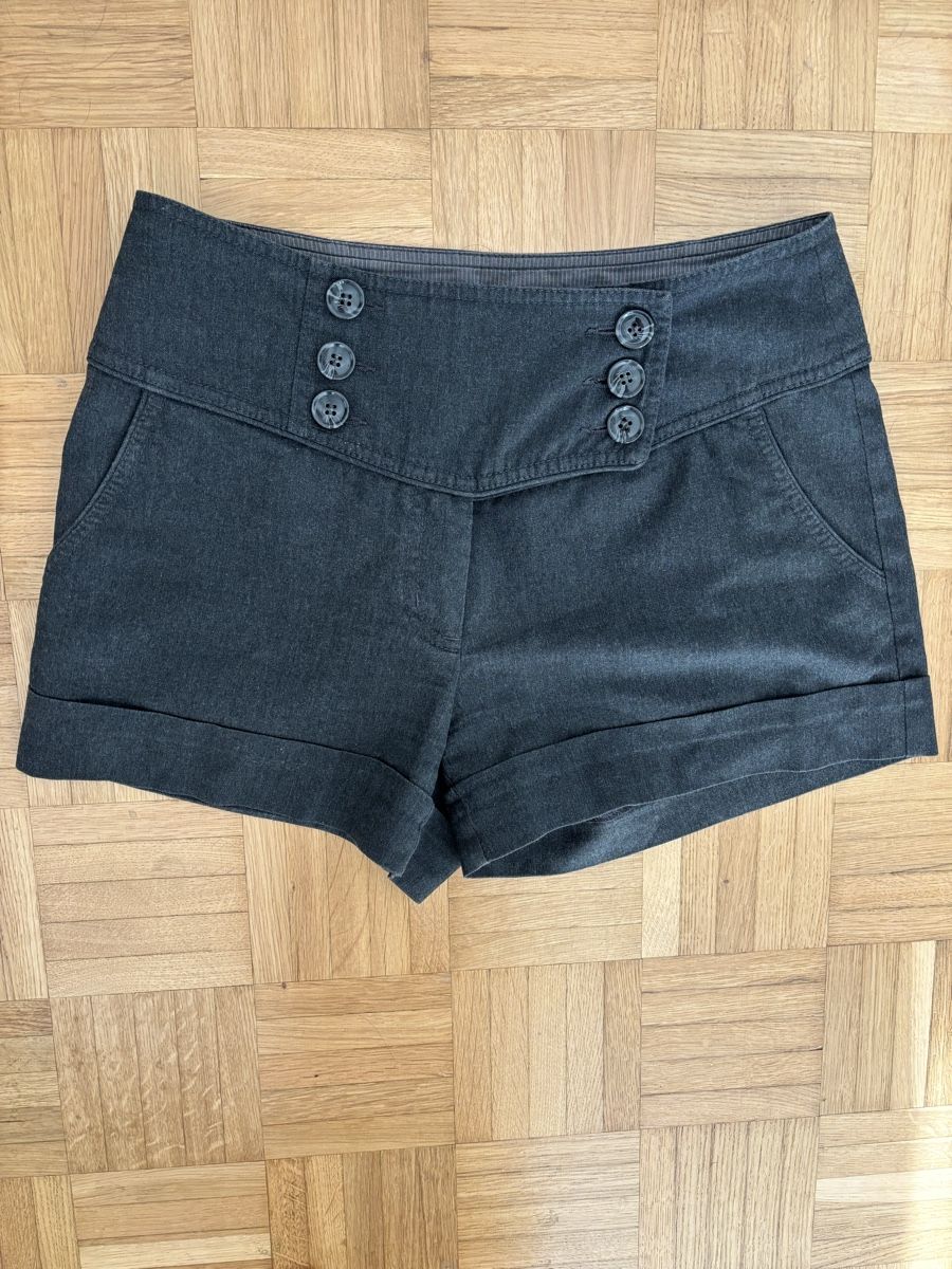 H&M Pantaloni: Elegante Shorts H&M Gr. 36 – Usato da Luzern venduto da aloevira