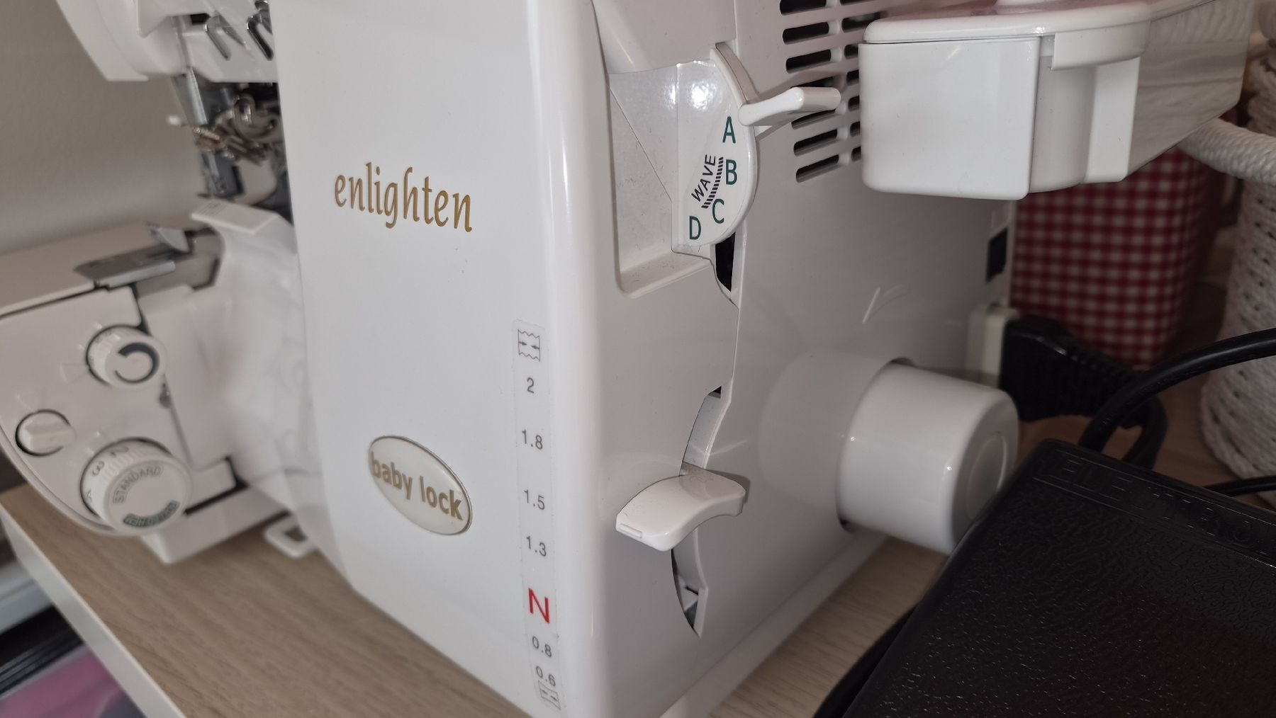 Macchine da cucire: baby lock Overlock enlighten – Usato da Riehen venduto da fabuuz 2