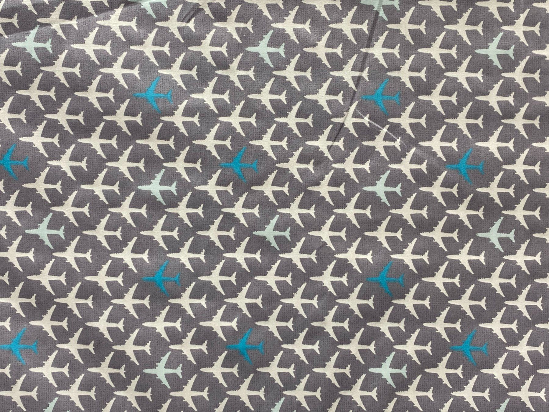 Tessuti: Tissu coton gris imprimé avions – Nuovo e nell'imballaggio originale da Préverenges venduto da mam_629h