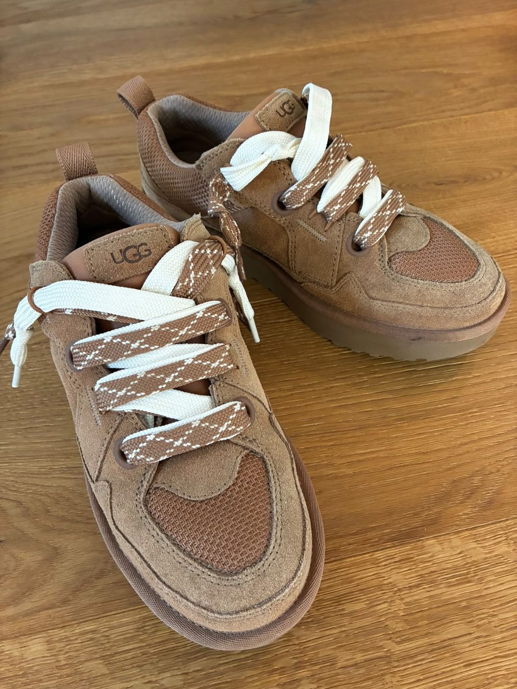 Ugg Chaussures femmes: UGG Wintersneakers Grösse 40 EU – D'occasion à Frick par chgiger147