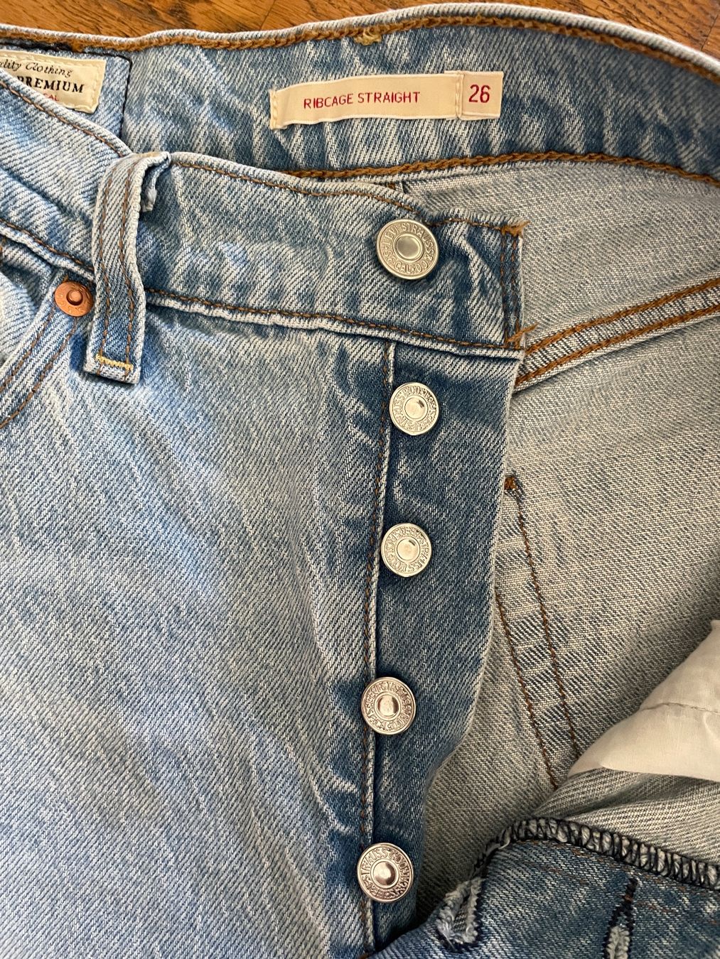 Levi's Jeans: Levi‘s Jeans Ribcage Straight – Nuovo (secondo la descrizione) da Bern venduto da Corinn_na 4