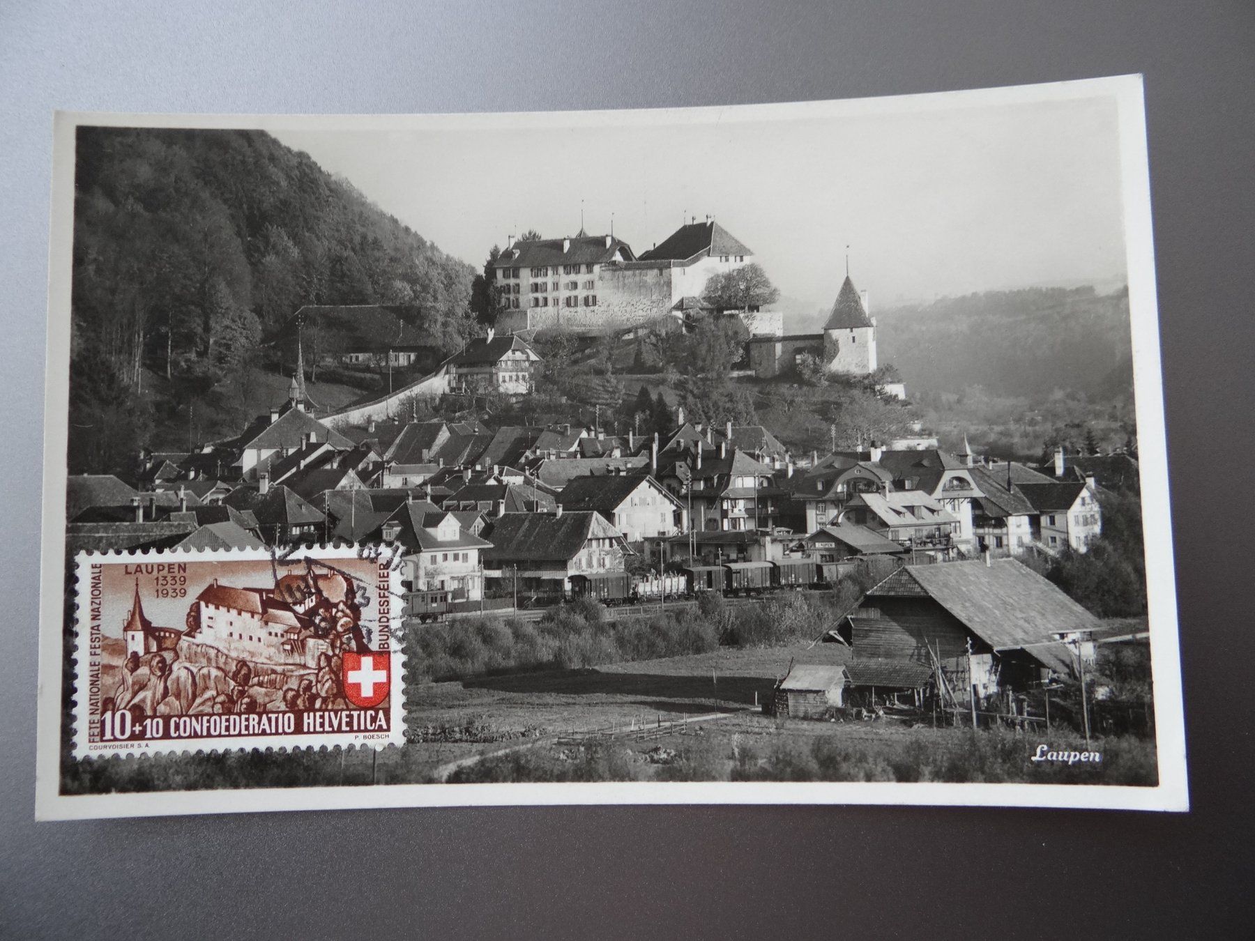 Tutti i francobolli: Herrliche Maximum-/Ansichtskarte Pro Patria Laupen 1939 – Usato da Kriens venduto da Na4