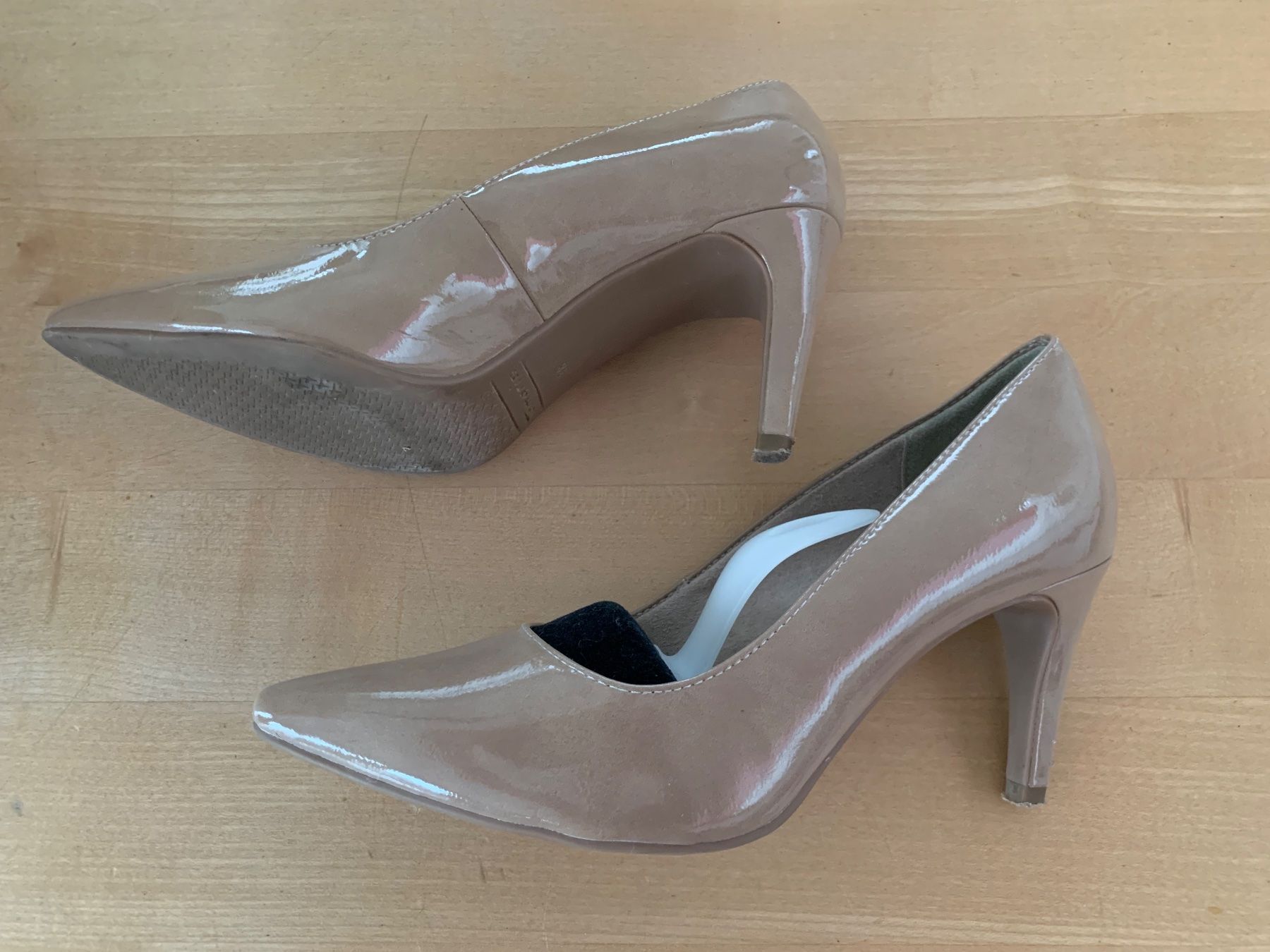Tamaris Scarpe da donna: Pumps Lack beige Grösse 38 – Usato da St. Gallen venduto da comanoma 1