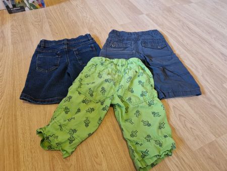 3 Paar kurze Hosen / Shorts 122