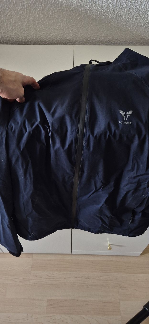 Giacche: Fat Moose Jacke dunkelblau grösse M – Nuovo (secondo la descrizione) da Rieden AG venduto da POKEBOKA.CH