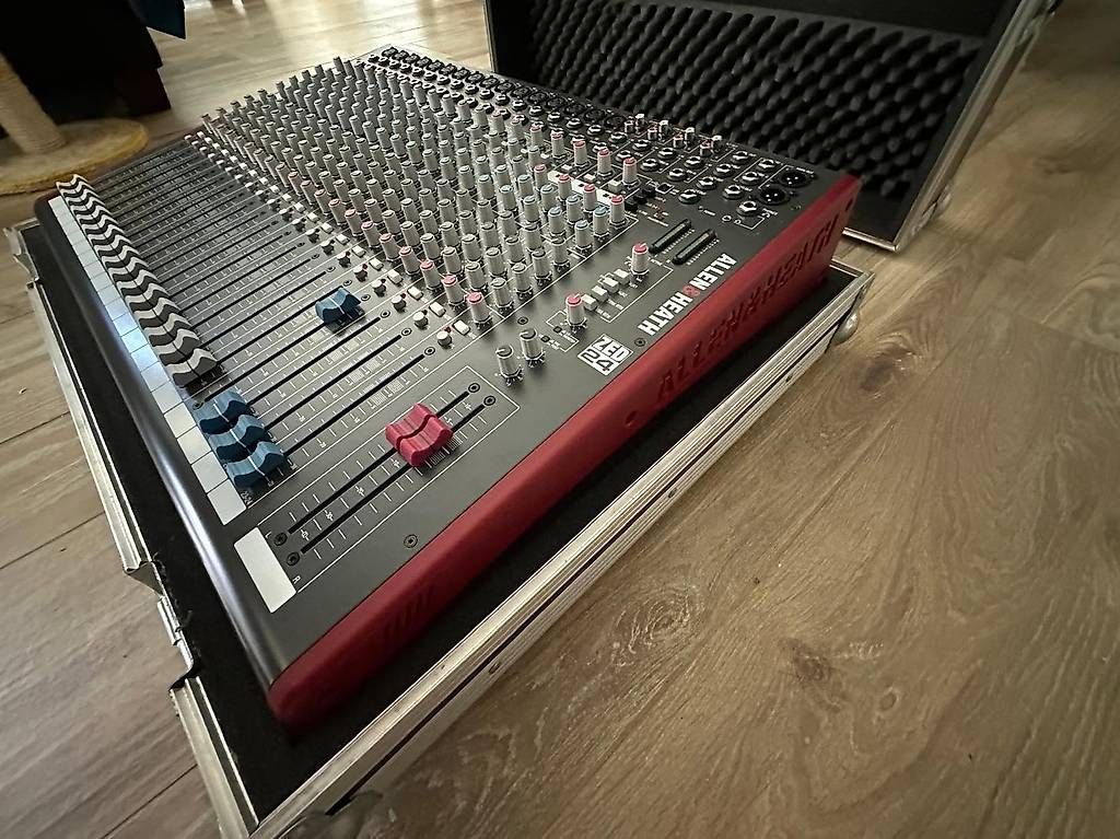 Platines de mixage: Mixer Allen & Heath ZED-24 + custodia – D'occasion à Contra par SGWalker 1