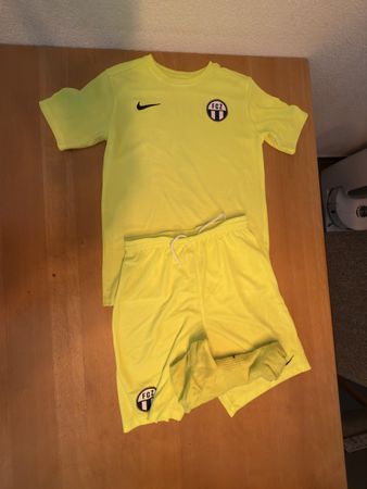 FCZ Nike Fussball Set gelb Grösse 158-170 cm Zustand gut