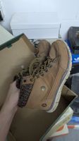 braune Schuhe