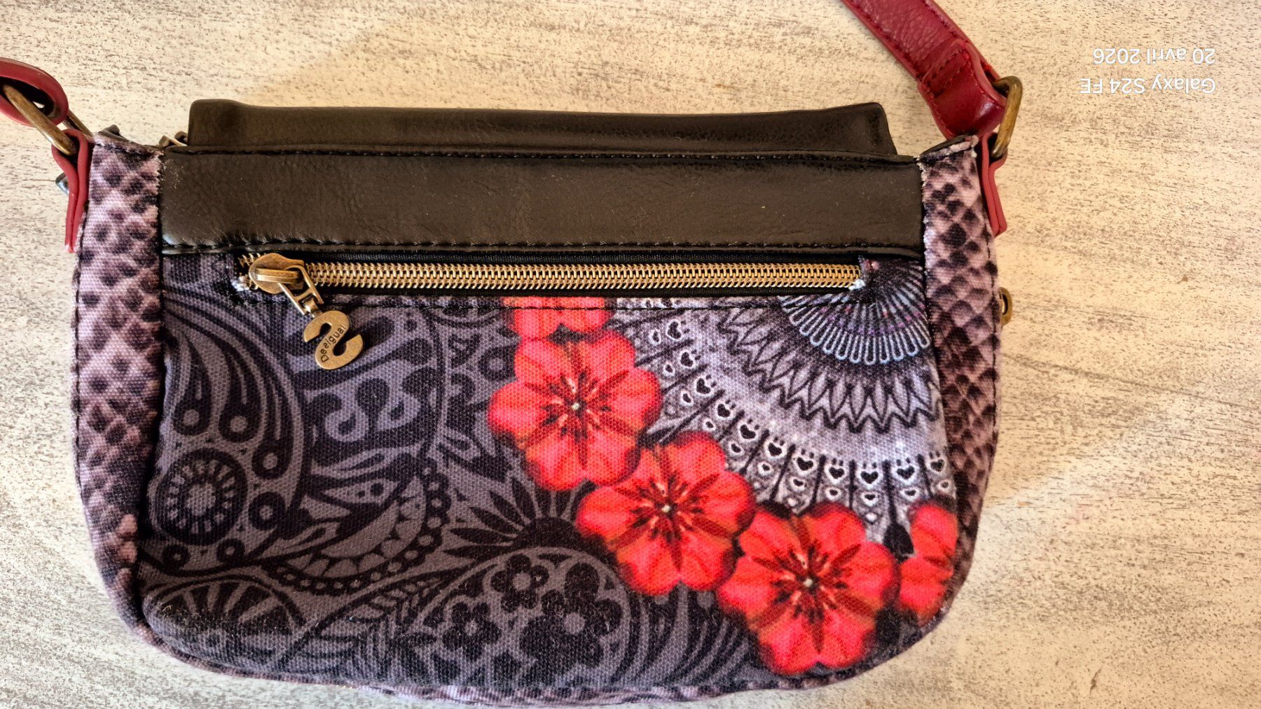 Autres vêtements & accessoires: Desigual. Sac bandoulière – D'occasion à Reconvilier par something4you 9