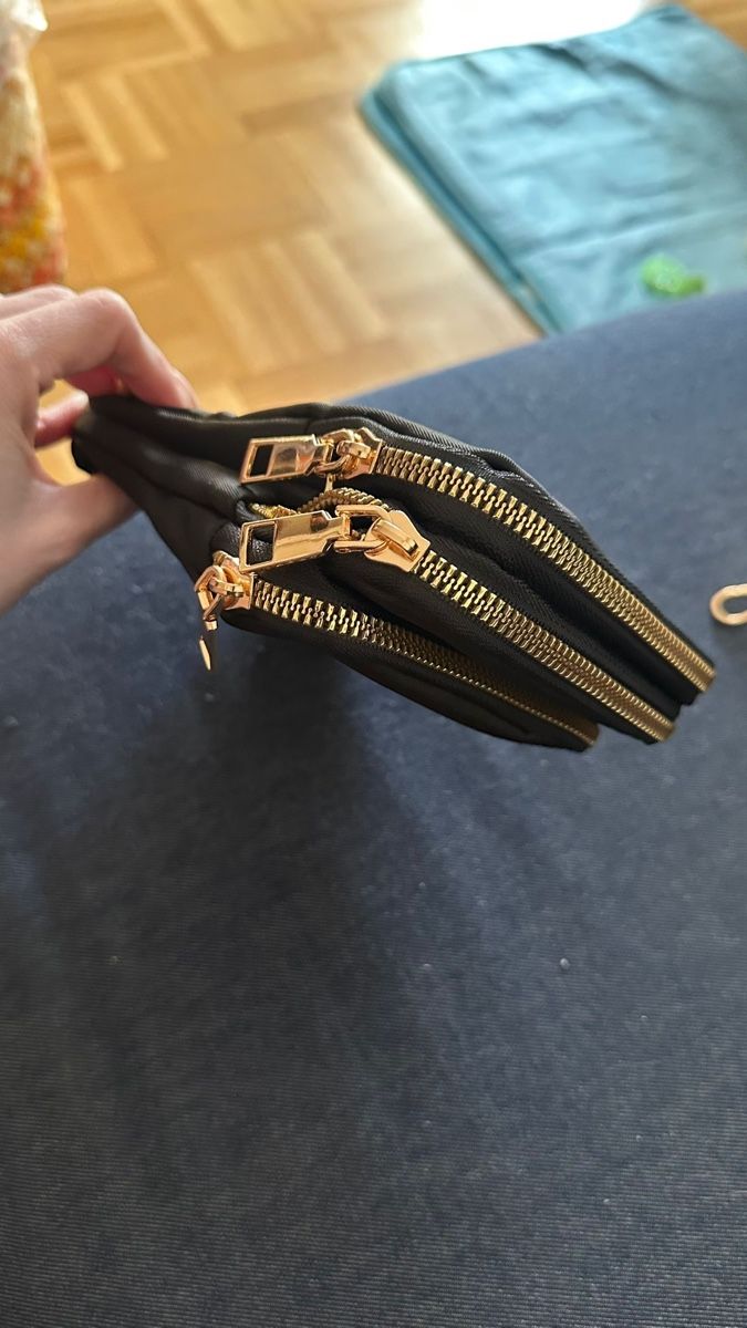 Guess Taschen: Guess Umhängetasche Schwarz NEU – Neu und originalverpackt aus Ostermundigen von Marlise68 1
