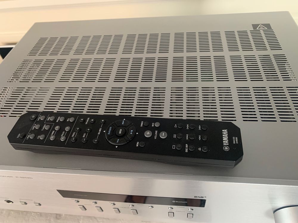 Neuwertig Yamaha Stereo Receiver mit Dab+Radio, Bluetooth Kaufen auf