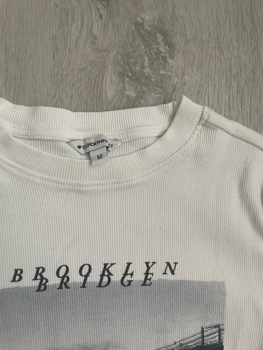 T-Shirts:  T-Shirt weiss Grösse M , Crop – Gebraucht aus Ennetaach von Ustraessle 1