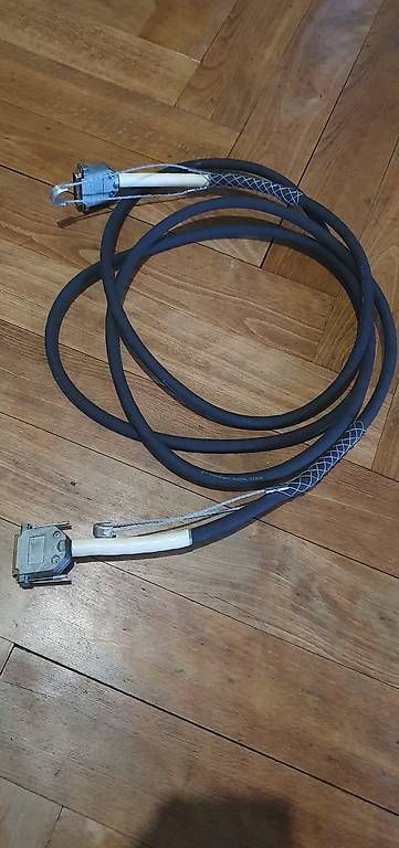 Kabel: DB-25 kabel – Gebraucht aus St. Imier von Lautar_Vega