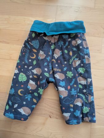 Süssi Baby Wendehose, Grösse 62/68, mit Igel Muster!
