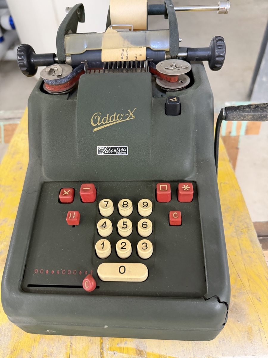 Calcolatrici tascabili: Calculatrice manuelle ancienne – Usato da Versoix venduto da bergen1234 1