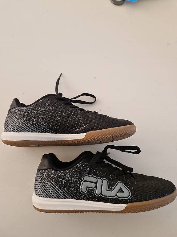 Scarpe per ragazzi: Hallenschuhe in Grösse 35 – Usato da Olten venduto da mel_8vjv
