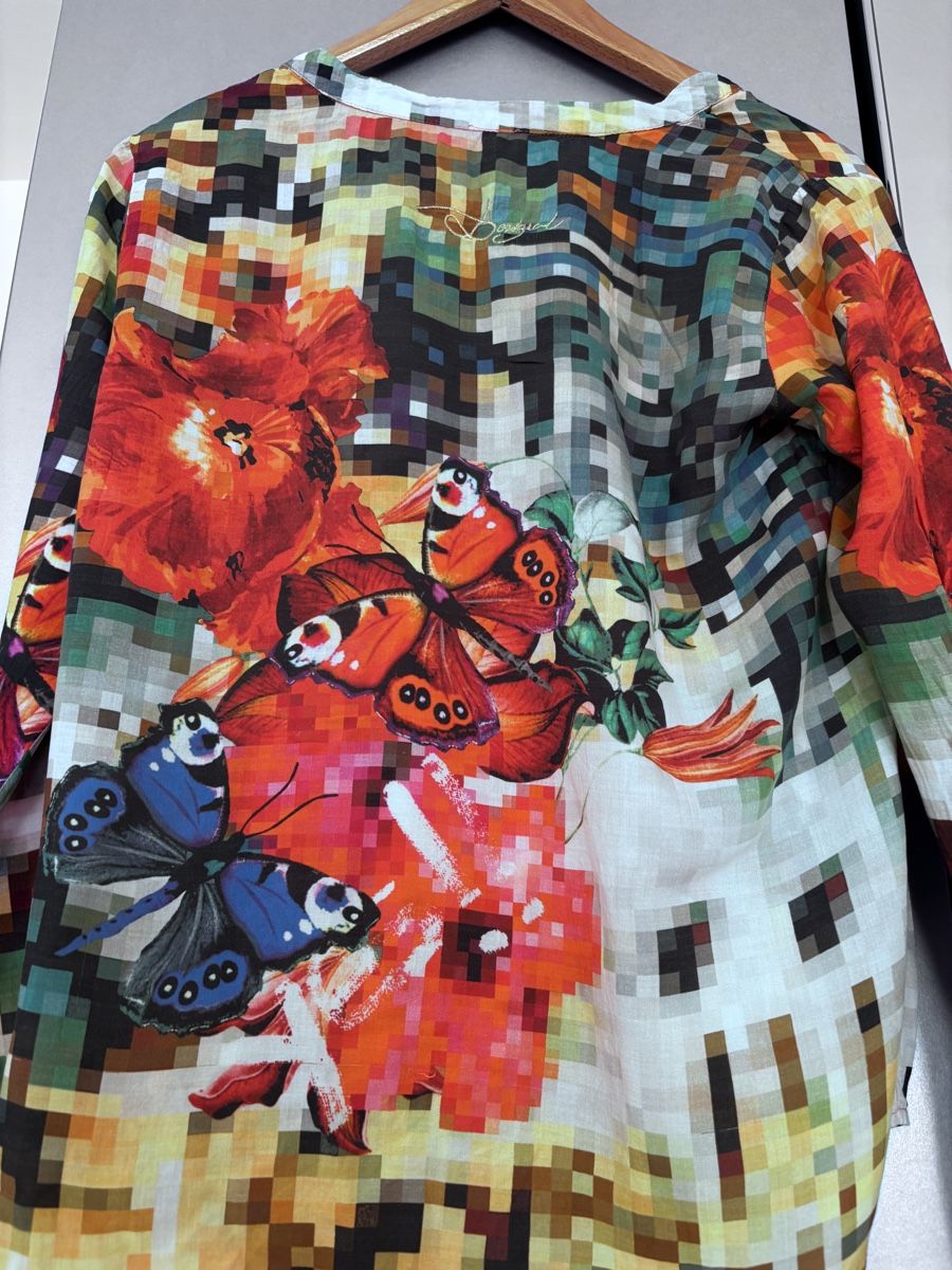Desigual Camicette: Desigual Bluse mit Blumen und Schmetterlinge, Grösse S – Usato da Basel venduto da NellyBotti 1