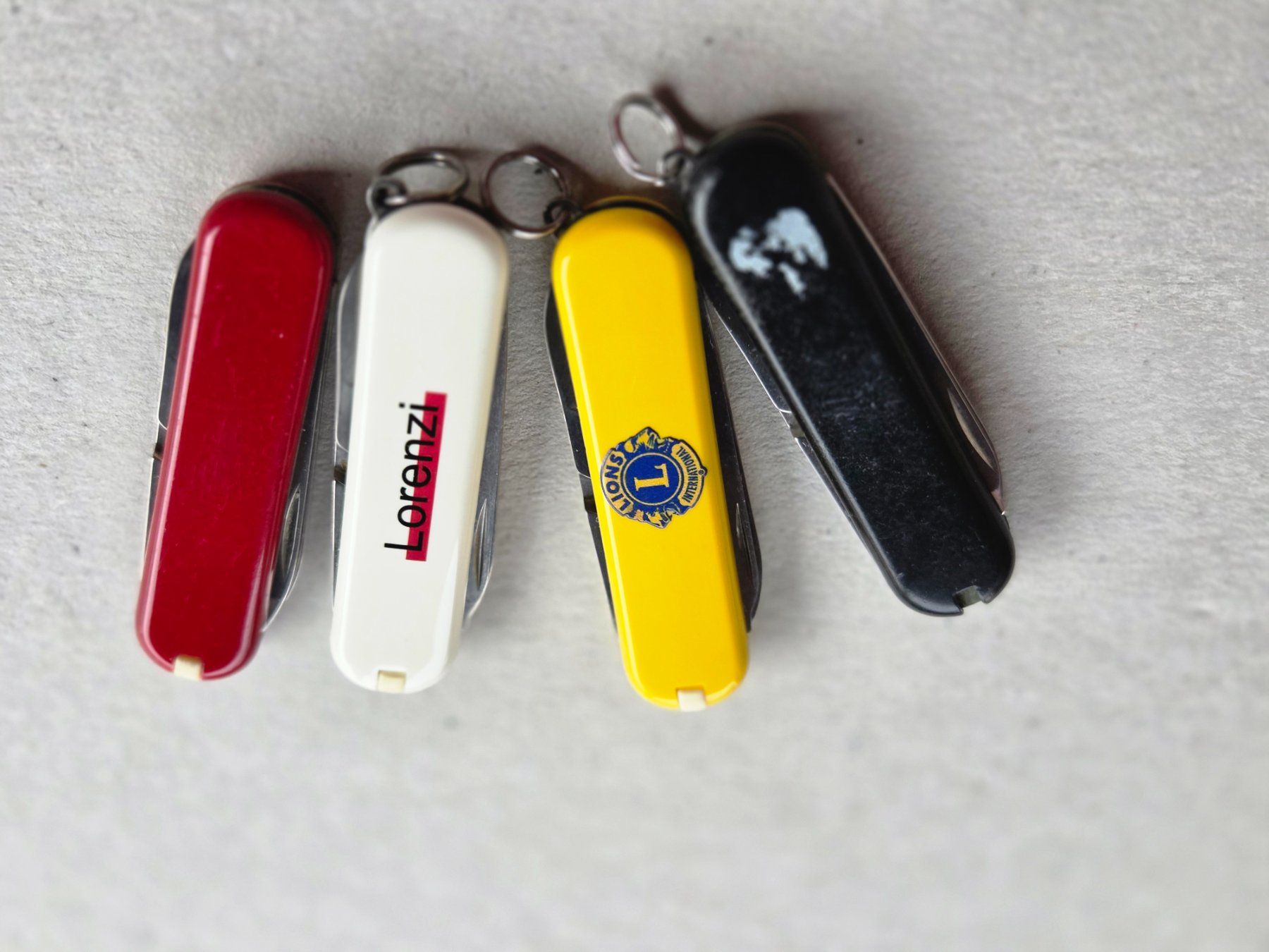 Victorinox Coltelli tascabile: 4 couteaux Victorinox avec ciseau intégré – Usato da Choëx venduto da Solmo51 2