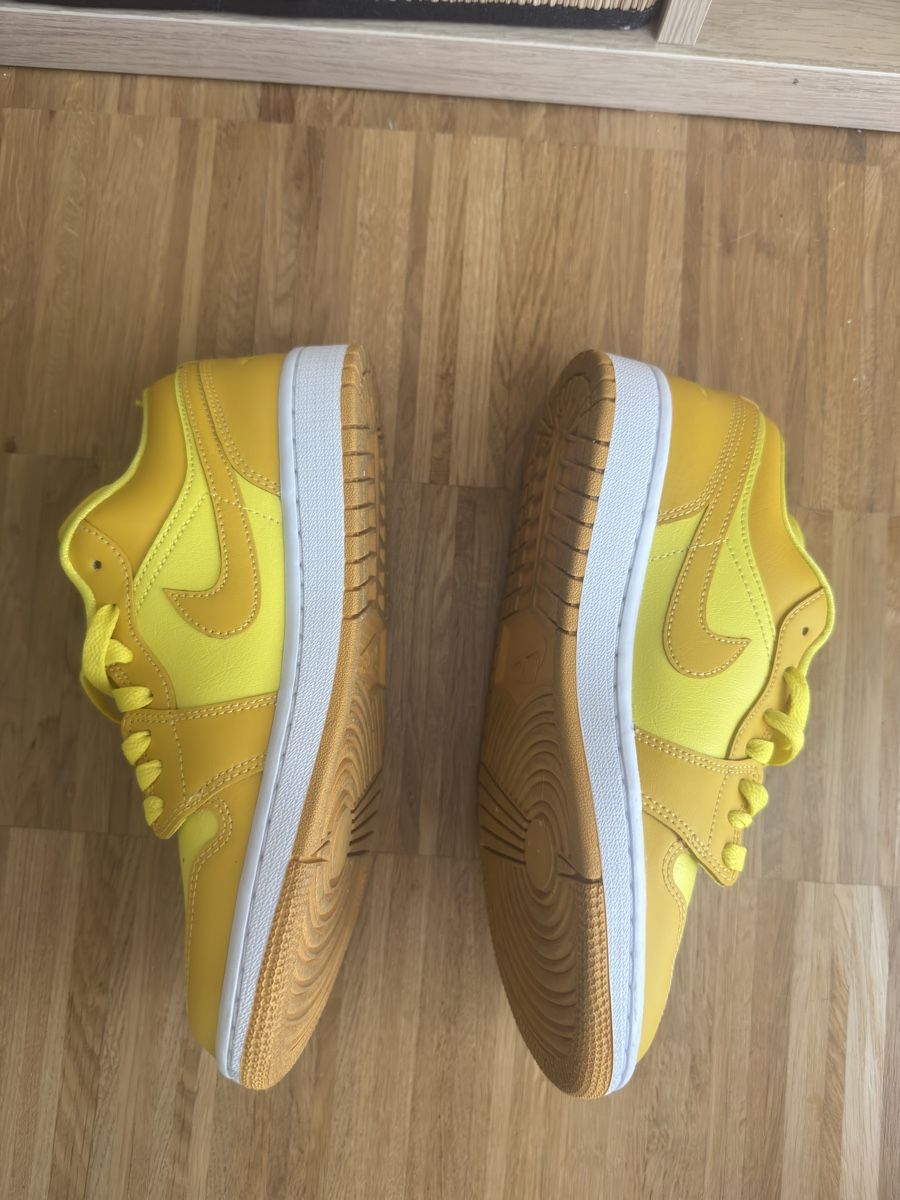 Jordan Scarpe da donna: Nike Jordan 1 Low Yellow Strike – Usato da Männedorf venduto da Luxurytrade4 1