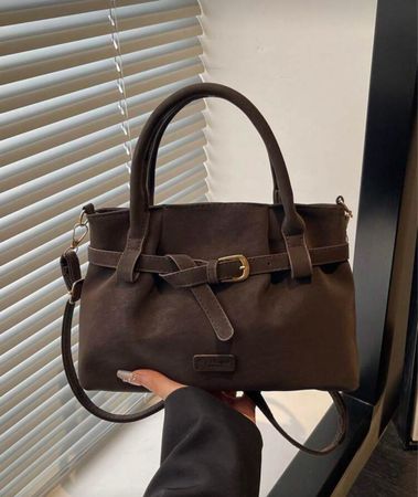 Sac à main brun d'hiver en daim synthétique - Élégant!