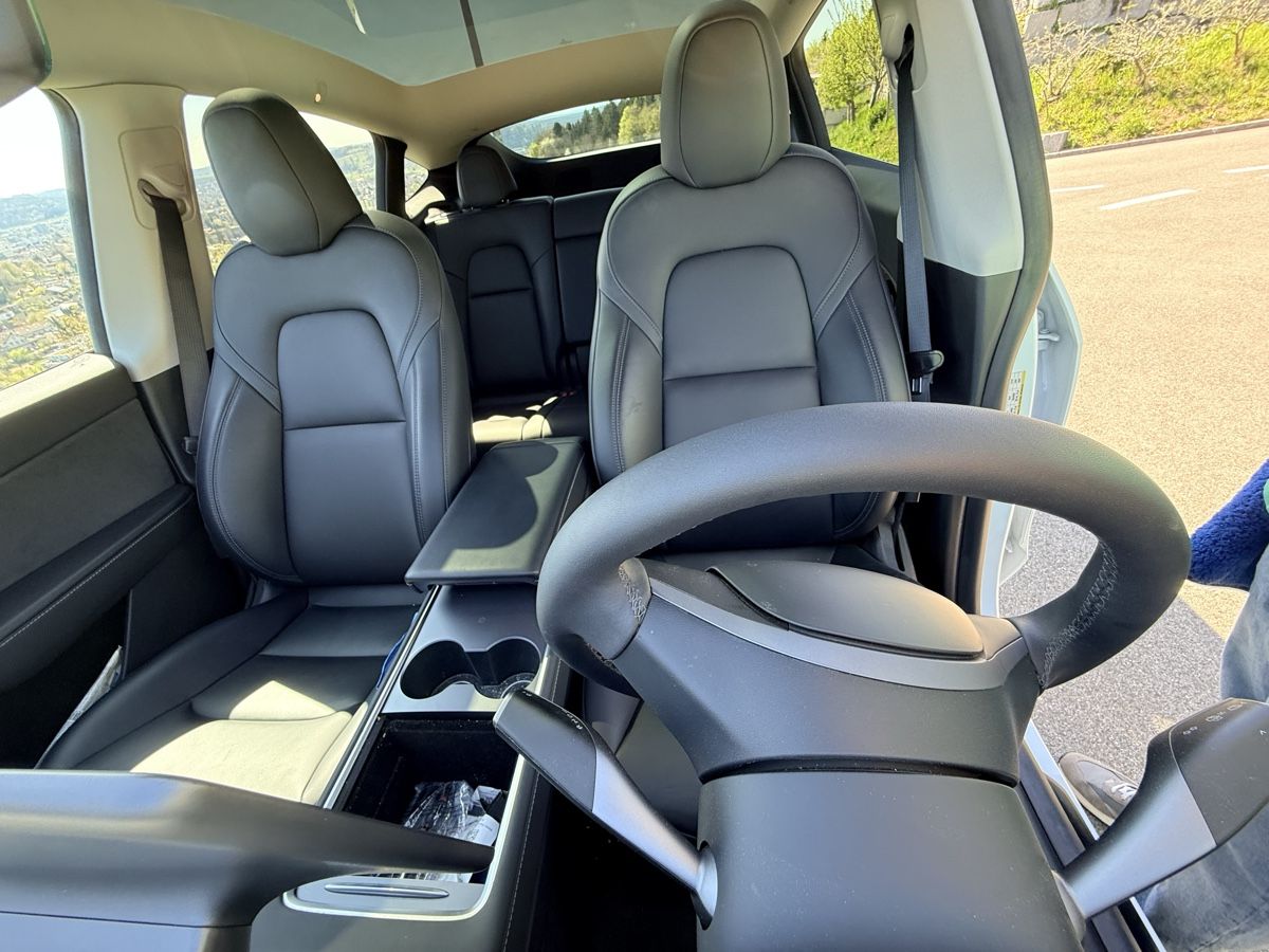 Tesla Automobili: Tesla Model Y long range AWD – Usato da Oftringen venduto da kar_y2tf 5
