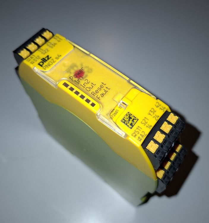 Pilz Sicherheitsrelais PNOZ s4 751104 C 24VDC 3 n/o 1 n/c (Gebraucht ...