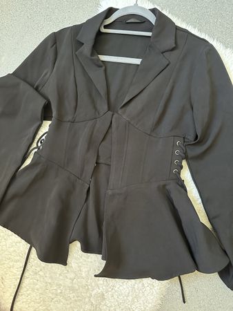 Schwarzer Blazer mit Schnürung, Gr. 38, neuwertig!