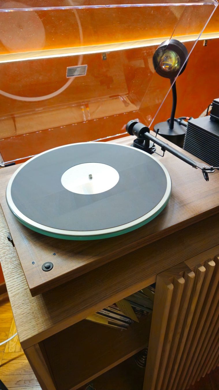 Pro-ject Tourne-disques: Pro-Ject T1 Evo SB Turntable + Cellule Ortofon OM20 – D'occasion à Genève par kom_7fp6