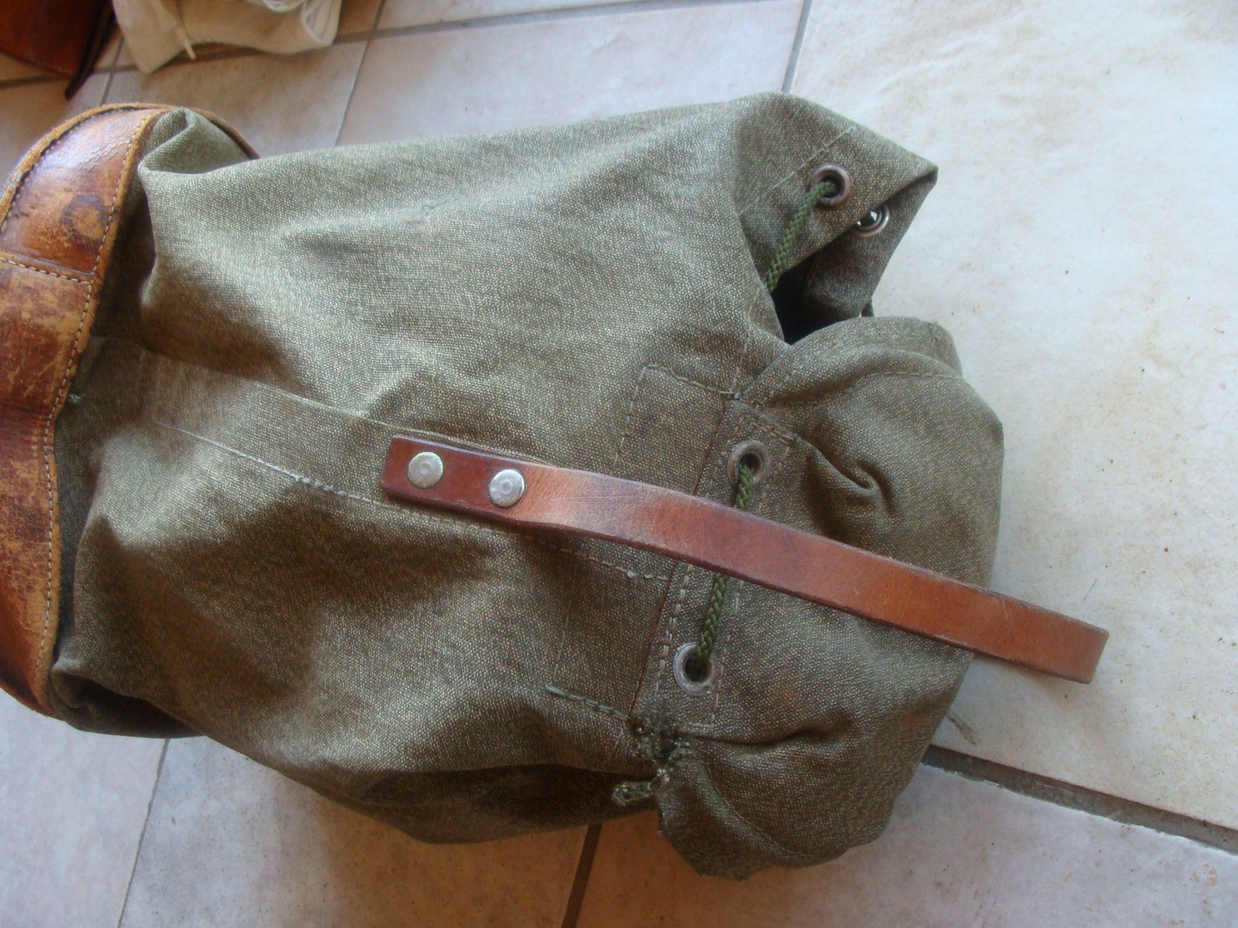 Schweizer Armee Uniformen: Sac spécial militaire suisse. – Gebraucht aus Cuarny von hen_g7hn 2