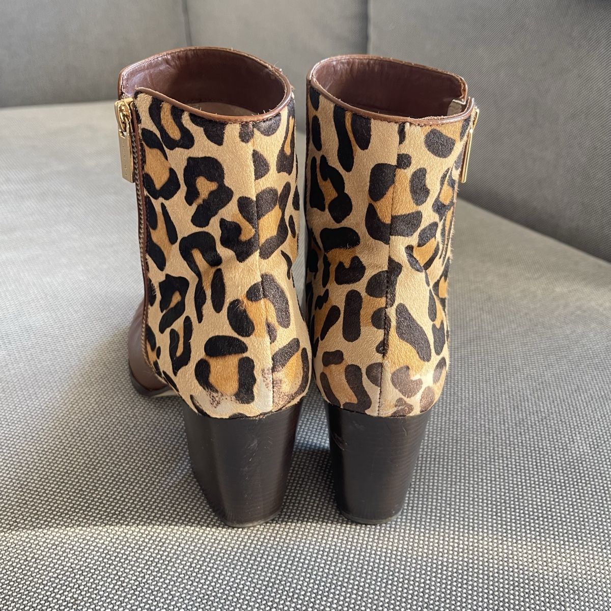 Michael Kors Damenschuhe: Michael Kors Stiefeletten, Größe 8,5 leopardmuster – Gebraucht aus Bern von dek_7bjd 3